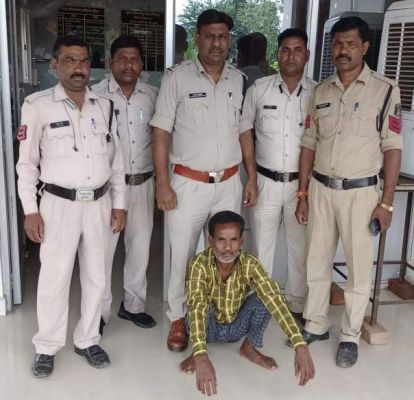 नल लगाने को ले विवाद : फावड़ा से वार कर छोटे भाई की हत्या, गिरफ्तार