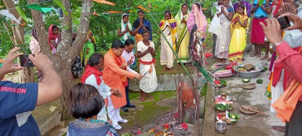 मंदिर निर्माण के लिए भगत ने की 2 लाख की घोषणा