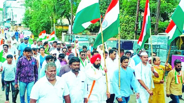 शहर के वार्डों में पहुंची कांग्रेस की गौरव यात्रा, आतिशबाजी के साथ जगह-जगह स्वागत