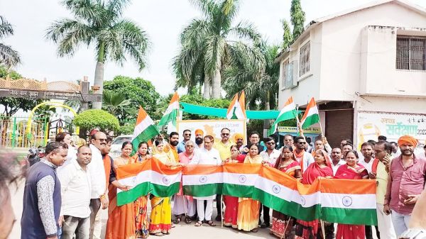 भाजपाइयों ने तिरंगा बाइक रैली निकाली
