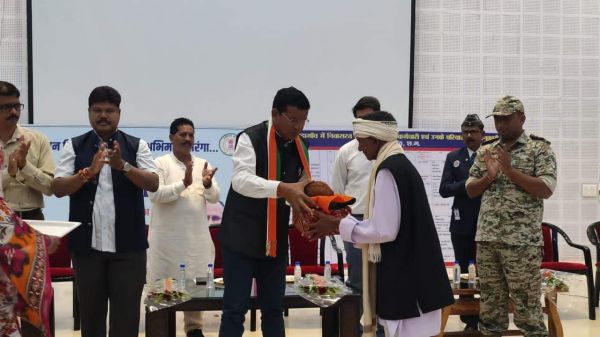 शहीदों के परिवारों का सम्मान