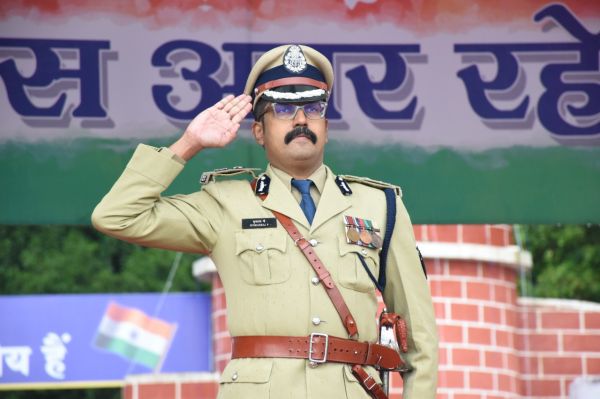 बस्तर रेंज आईजी ने गोंडी भाषा में दी स्वतंत्रता दिवस की शुभकामनाएं