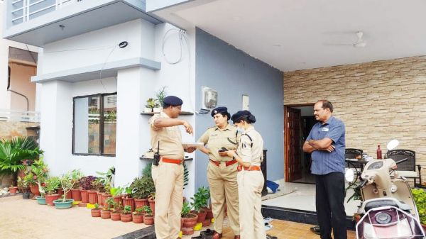 4.37 लाख की चोरी, आरोपी फरार