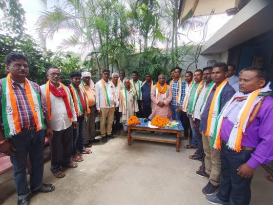 जनता कांग्रेस के कार्यकर्ता व ग्रामीणों ने कांग्रेस का दामन थामा