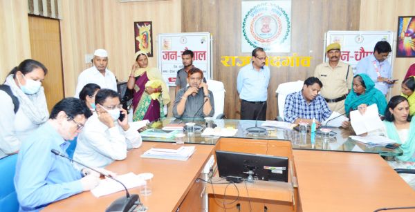 पार्रीखुर्द सरपंच ने मार्ग में स्ट्रीट लाईट लगाने किया आवेदन