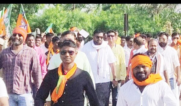 36 वायदों को लेकर युवा मोर्चा ने सरकार पर बोला हमला, घेरा कलेक्टोरेट