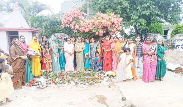 माताओं ने की बच्चों की दीर्घायु की कामना
