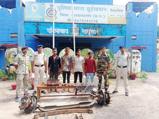 चोरी के सामान समेत 4 गिरफ्तार
