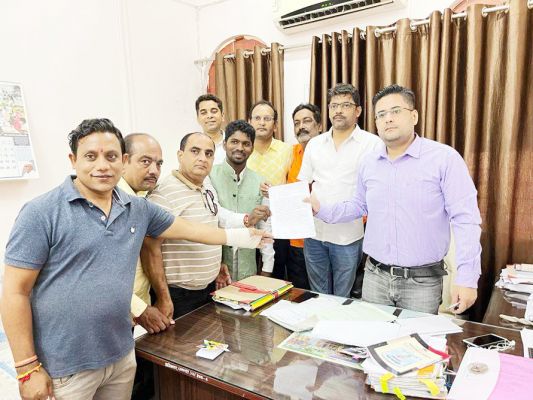 मेडिकल कॉलेज के लिए जमीन आरक्षित करने की मांग, एसडीएम को ज्ञापन