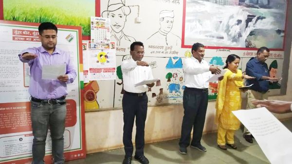 अधिकारी-कर्मचारियों ने ली सद्भावना की शपथ