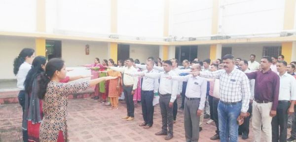 पुलिस जवानों ने ली सद्भावना दिवस की शपथ