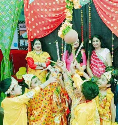 स्कूल में नन्हें-मुन्नों ने मनाया कृष्ण जन्मोत्सव