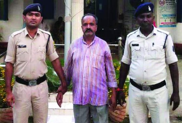 विवाहिता से अनैतिक संबंध बनाने दबाव और छेड़छाड़, दो गिरफ्तार