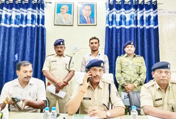 एनआरआई ड्राइवर लगा था बैंक की लाइन में हो गई उठाईगिरी