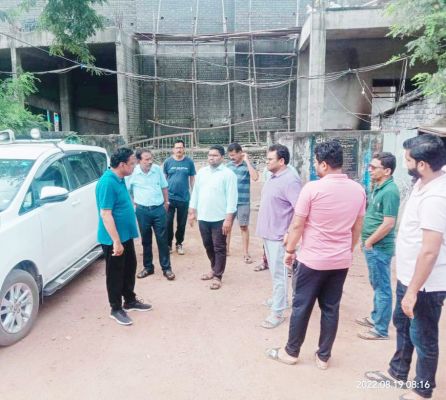 महापौर, आयुक्त ने निर्माण कामों का किया निरीक्षण, अफसरों को निर्देश