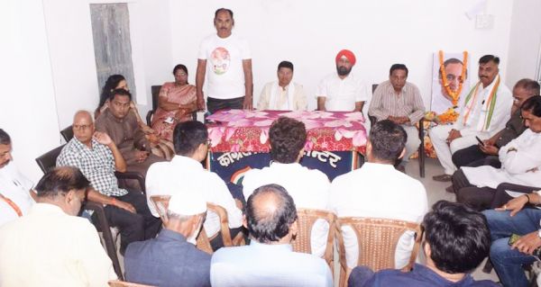 जयंती पर शहर कांग्रेस ने राजीव को किया याद