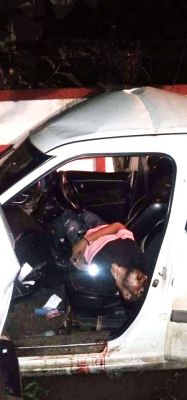  डिवाईडर से टकरा कार पलटी, युवक की मौत