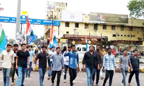 यात्री ट्रेनों की लेट लतीफी व केंसिल होनें से आमजन हलाकान