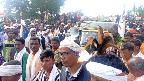 आदिवासी समाज ने कोण्डागांव थाना घेरा