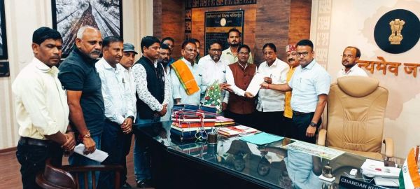 लचर यात्री परिवहन व्यवस्था सुधारने कलेक्टर से मिला भाजपा प्रतिनिधि मंडल