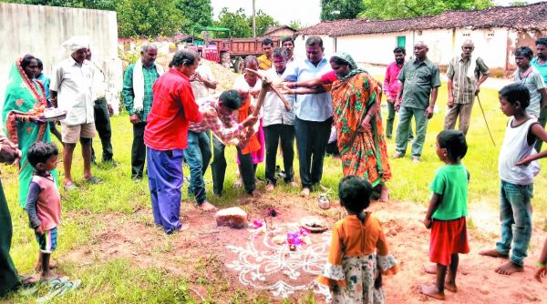 विकास कार्य का भूमिपूजन 