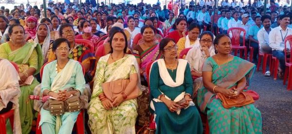 दूसरे दिन भी जारी रही कर्मियों की हड़ताल