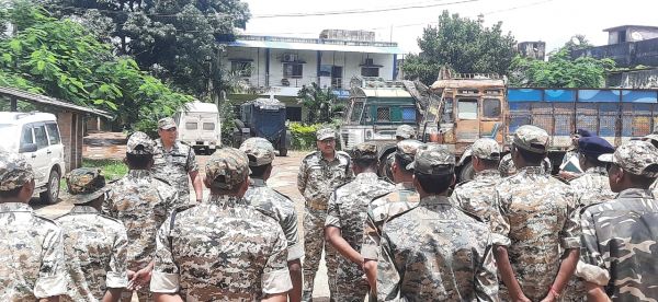  सीएम के दौरे और सीमा पर नक्सल सुरक्षा के कड़े बंदोबस्त पर डीआईजी ने ली बैठक