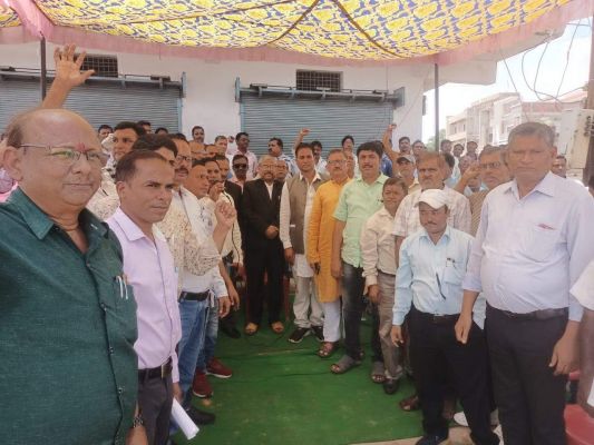 तीसरे दिन भी बेमुद्दत धरना-प्रदर्शन जारी