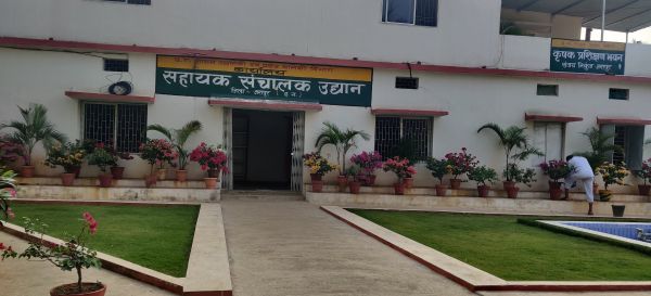 खूलेआम हो रही है मोबाइल से कमीशन की वसूली