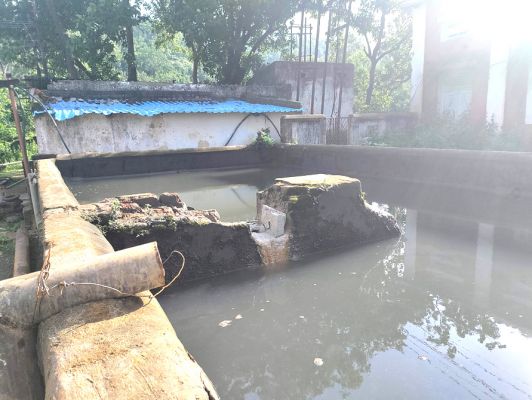 खदान का एसिडीक पानी सीधे कॉलोनी में सप्लाई, प्रबंधन खामोश