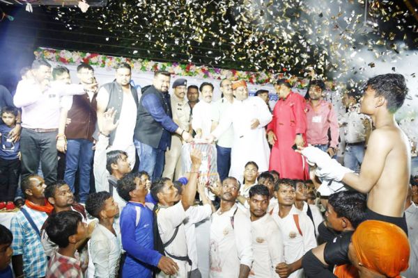 शीतला माता दही हांडी ग्रुप ने फोड़ी मटकी, पुरस्कृत