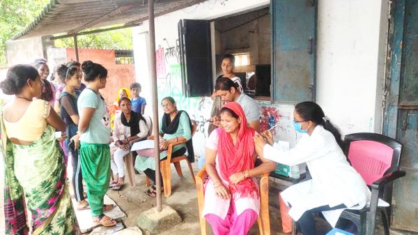 बूस्टर डोज लगवाकर खुद को परिवार को और समाज को करें सुरक्षित-सीएमएचओ डॉ. केसरी