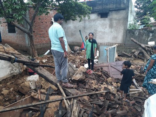 आधी रात को मूसलाधार बारिश ने बरपाया कहर