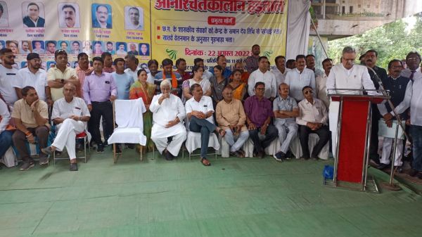 हड़ताली कर्मियों को मिला रमन का समर्थन