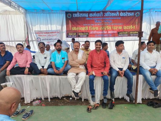हड़ताल का पांचवां दिन, धरना स्थल सरकार विरोधी नारों से गूंजा