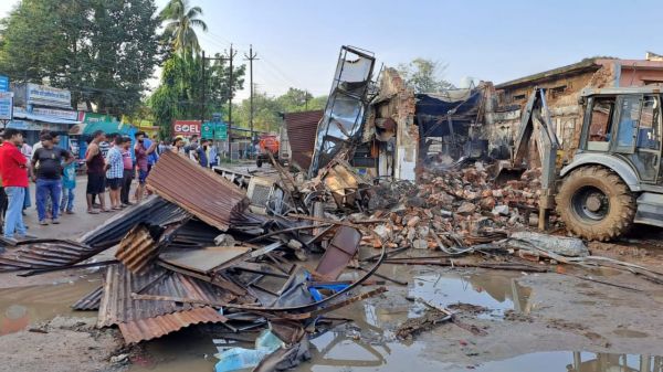  नांदगांव के दो व्यापारिक प्रतिष्ठानों में भीषण आग, लाखों की संपत्ति खाक