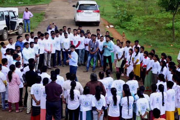 कलेक्टर ने युवोदय स्वयंसेवकों को किया प्रोत्साहित