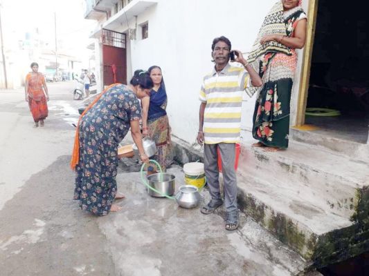 दूसरे दिन भी शहर के वार्डों में पहुंचा मटमैला पानी, लोग मजबूरी में पी रहे