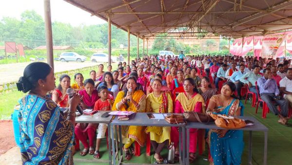न मायके न ससुराल में इस बार तीजा मनाएंगे धरना स्थल पर- हड़ताली महिला कर्मी