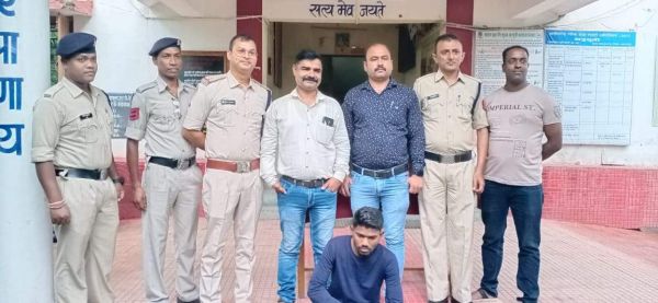 साइलेंसर चोरी करने वाले युवक को पुलिस ने पकड़ा, जंगल में छुपा कर रखा था