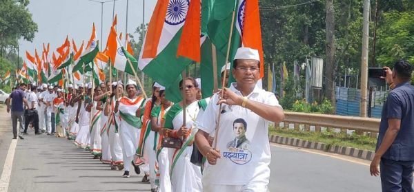मरकाम की अगुवाई में निकाली तिरंगा पदयात्रा