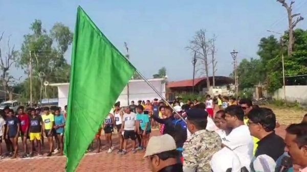 जिपं अध्यक्ष ने स्वस्थ मैराथन को झंडी दिखाकर किया रवाना