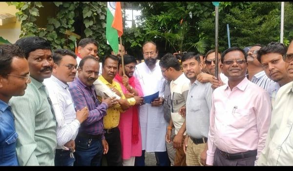 मांगों को ले फेडरेशन की हड़ताल जारी, ज्ञापन सौंपा