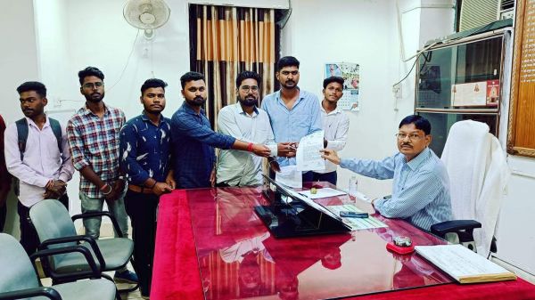 एनएसयूआई ने कलेक्टर को सौंपा ज्ञापन