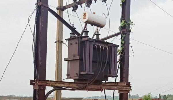 तेज बारिश ने उड़ा दिए 80 लाख के 120 ट्रांसफार्मर
