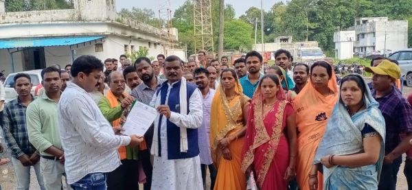 11 सूत्रीय मांगों को लेकर सरपंचों ने सौंपा ज्ञापन