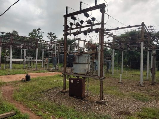 दर्जनों गांवों में घंटों बिजली गुल, लोगों में रोष