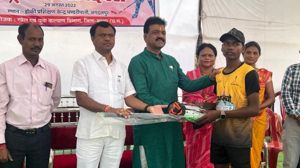आदिवासी अंचल के बच्चे भी राष्ट्रीय और अंतरराष्ट्रीय स्तर पर खेल रहे हैं-बैज