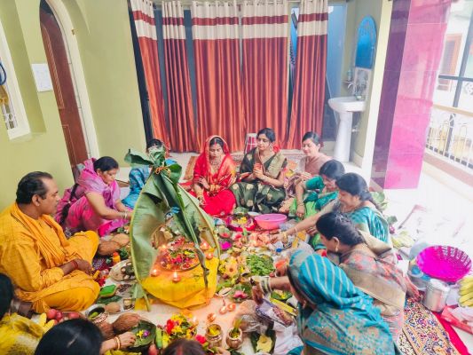 अखंड सौभाग्य के लिए महिलाओं ने रखा तीज व्रत