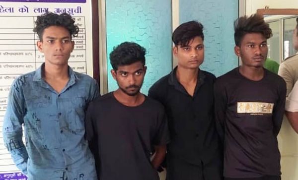 एटीएम में चोरी का प्रयास करने वाले चार गिरफ्तार, एक नाबालिग भी हिरासत में       